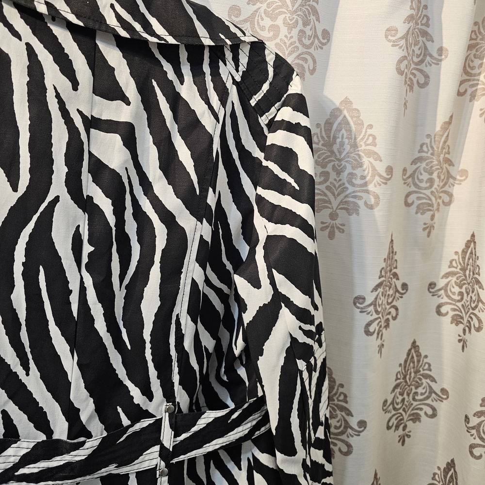 Black Rivet Zebra Patterned Coat - Picture 7 of 9